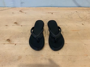 NWOT/B Olukai Women's Tiare Thong Sandal , Black Leather , Size 8 - Picture 1 of 8