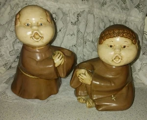 Vintage 2er Set niedliche Meditation Mönch Kerzenständer Halter Figuren 6"x 4,5" - Bild 1 von 6
