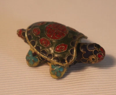Petite boîte ancienne pilulier ,émaux cloisonnés , tortue , décoration vitrine - Photo 1/4
