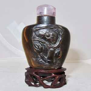 2,2" chinesische geschnitzte braun & gold Tigerauge Schnupftabakflasche mit Lotus & Holzständer - Bild 1 von 12