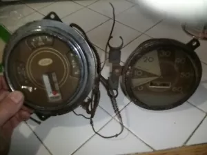 FORD DELUXE/STANDARD/TRUCK SPEEDOMETER AND GAUGES FOR RESTORATION later 1930's - Picture 1 of 7