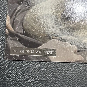 11d The X-Files 1996 Topps Foil Stamp The Truth Is Out There #49 Alien Autopsy - Picture 1 of 3