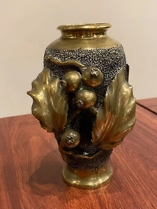 Antique Satsuma Period late XIXc Bronze Grape Motif Vase. Signed. - Bild 1 von 7