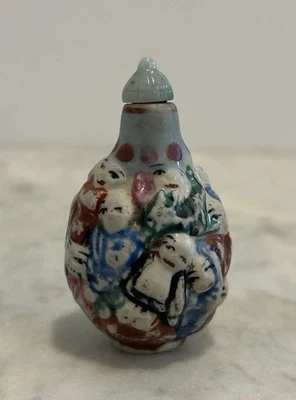 Botella de tabaco china vintage pintada a mano de porcelana con tapón Foto 1 de 3