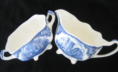 Old Britain Castles Blue Johnson Brothers ~ Crema con patas y azúcar ~ Azul Blanco Foto 1 de 4