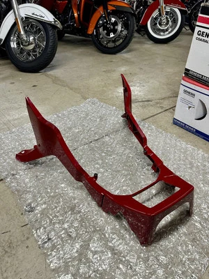 ALERÓN BARBILLA HARLEY-DAVIDSON PINTADO DE FÁBRICA “ROJO BILLAR” FLTRX ROAD GLIDE Foto 1 de 4