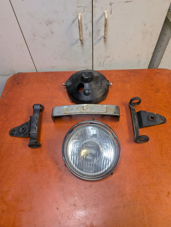 Suzuki GS850GL GS850 1983 faro luz lámpara montaje cubo Foto 1 de 4