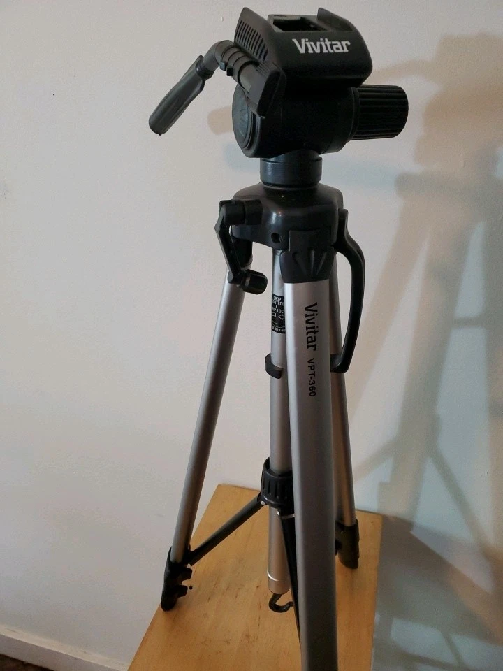 Vivitar VPT-360 Quick Release Folding Professional Camera Tripod w/carrying case - Image 1 of 3