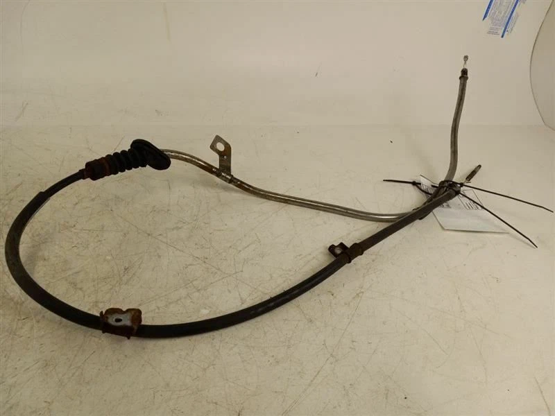 Cable de freno de estacionamiento izquierdo Nissan Sentra 2010 Foto 1 de 3