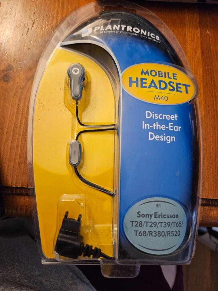 Plantronics M40 In The Ear Headset with 2.5mm Plug - Image 1 of 1