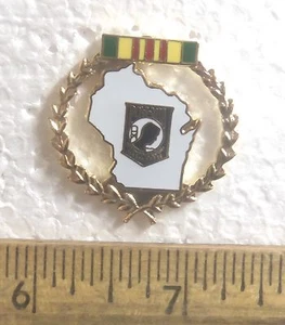 Wisconsin POW*MIA Vietnam Pin with Wreath - Bild 1 von 3