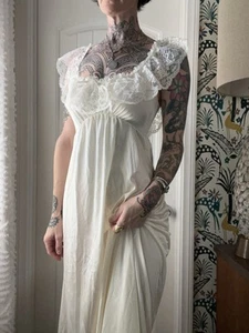 Vtg 80s Olga Nightgown Maxi Dress Nylon Lace Ruffle Neck Coquette Whimsical S/M - Picture 1 of 7