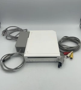 Nintendo Wii Konsole RVL-001 (USA) mit Strom & AV Kabel - Powers On, ungetestet - Bild 1 von 14