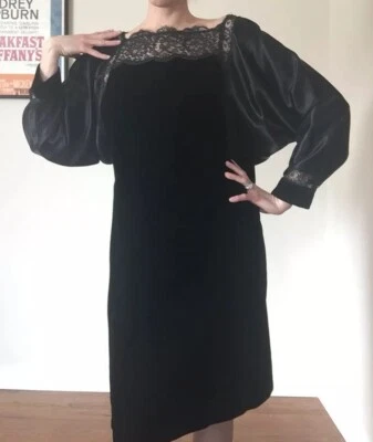 Vestido Vintage Frank Tignino Negro Terciopelo Encaje Mangas Anchas Mediano Foto 1 de 4