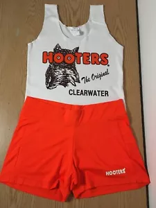 Nuevo Uniforme Hooters Niña Tanque Talla Mediana y Pantalones Cortos Talla Grande De Florida - Imagen 1 de 13