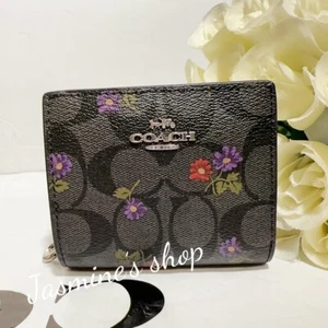 NWT Coach Snap Wallet In Signature Canvas With Country Floral Print CM973 - Picture 1 of 12