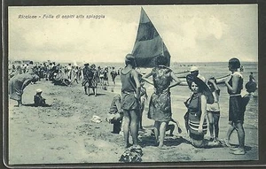 Riccione - Rimini - Folla di ospiti sulla spiaggia - Molto Animata Primo Piano - Picture 1 of 2