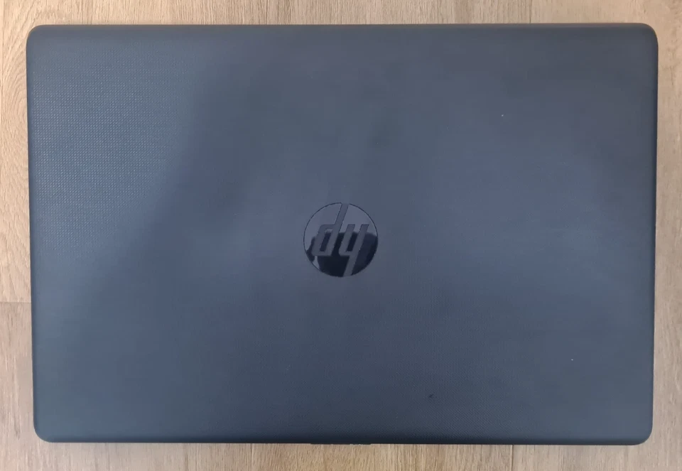 HP 17-bs023ng 17,3 Zoll (256GB SSD, 1,60GHz, 8GB RAM) - Bild 1 von 4