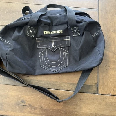 Bolsa de viagem leve True Religion ferradura - transporte - zíper - Imagem 1 de 4
