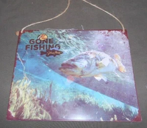 INSEGNA PUBBLICITARIA IN LATTA "BASS PRO SHOPS - GO FISHING" - Foto 1 di 3