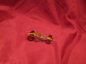 Hot Wheels A46 Racer, bronce y rosa - Imagen 1 de 2