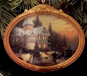  Hallmark Keepsake Ornament - Victorian Christmas 1st In Series By Thomas Of - Picture 1 of 3