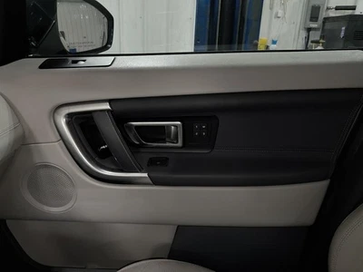 Used Front Right Door Interior Trim Panel fits: 2017 Land rover Discovery sport Foto 1 de 4