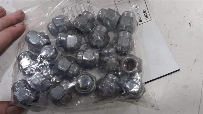 Conjunto de porcas Nissan Rogue 2014 2015 2016 2017 - Imagem 1 de 4