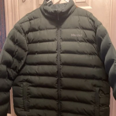 Chaqueta Abrigo Marmot PARA HOMBRES Verde Puffer Bolsillos con Cremallera Talla XXL Usado en Excelente Condición Foto 1 de 4