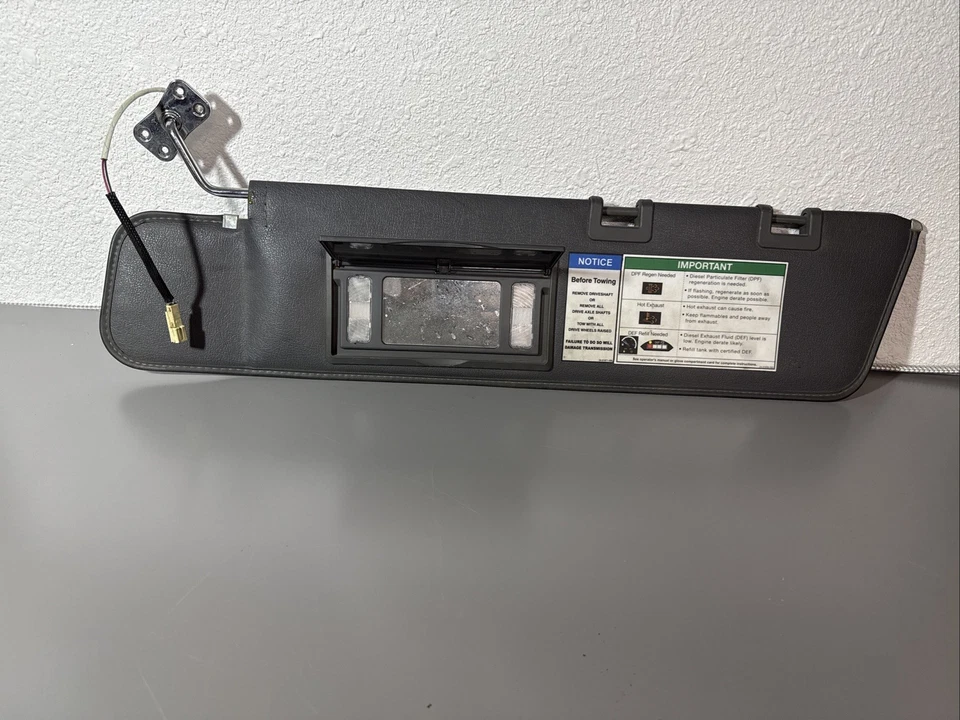 Внутренний раздвижной солнцезащитный козырек Freightliner LH - P/N A22-75601-026 - Изображение 1 из 4