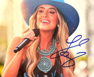 Auténtico autógrafo original firmado por Lainey Wilson (Country Star) 8x10" con certificado de autenticidad - Imagen 1 de 5