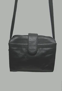 A. Giannetti Multi-Comp Black Pebbled Leather, Leather-Lined Shoulder/Crossbody - Bild 1 von 13