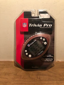 Juego electrónico de trivia portátil NFL Trivia Pro nuevo y sellado - Imagen 1 de 2