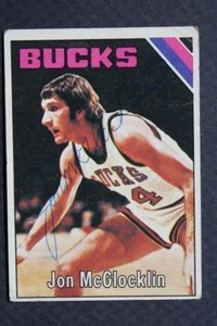 Milwaukee Bucks star Jon McGlocklin autographed 1975-76 Topps basketball card -- - Picture 1 of 1