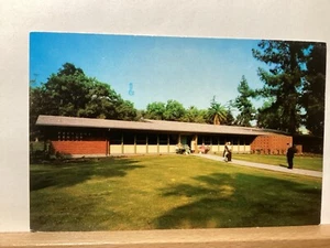 Pasadena Senior Center, 85 East Holly Street: Pasadena, CA - Vintage Postcard - Picture 1 of 3
