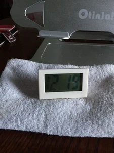Tiny Digital Clock White Working - Picture 1 of 4