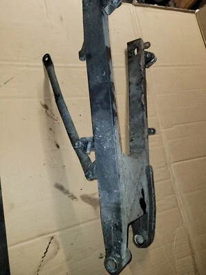 Brazo basculante 99-10 Suzuki GZ250 Foto 1 de 4