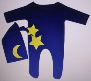 Neugeborenes Baby Jungen Sterne Mond Body Mütze Schlafanzug Foto Requisiten Strick Strampler Neu in Verpackung - Bild 1 von 2