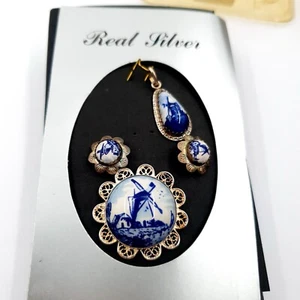 Juego de broches pendientes colgantes de porcelana de plata y Delft nuevos en caja original - Imagen 1 de 6