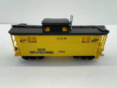 HO Bowser Cupola Caboose  C&NW North Western #10806 Yellow - Image 1 of 4