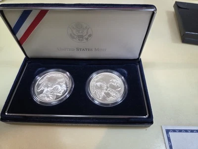 2001 SMITHSONIAN AMERICAN BUFFALO SILVER COMMEMORATIVE 2 COIN SET W/ OGP & COA - Image 1 of 4