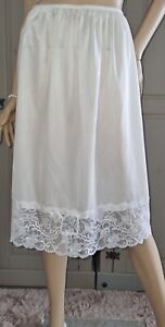 CLASSIC LINGERIE SILKY WHITE POLY SOFT 5" WIDE LACE HEM SHORT HALF SLIP 10-12 UK