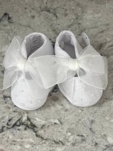 Will'beth Newborn Infant Baby Girl White Crib Shoes Pearls NWT Christening - Picture 1 of 3