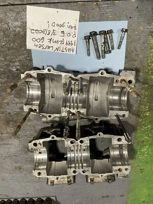 Polaris RMK 600 700 1997 1998 1999 cárter cárter mitades Foto 1 de 4