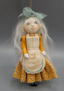 Nancy Wiley? Alice in Wonderland Cast Resin Christmas Ornament - Picture 1 of 12