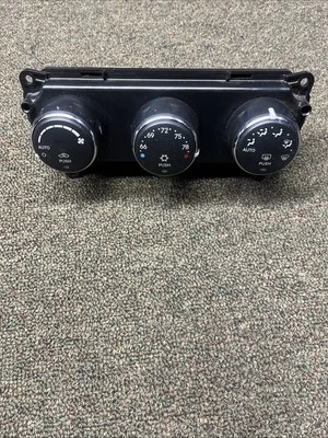 Unidad de control de clima de aire acondicionado OEM 2010-2014 Chrysler 200 Dodge Avenger P55111888AH Foto 1 de 3