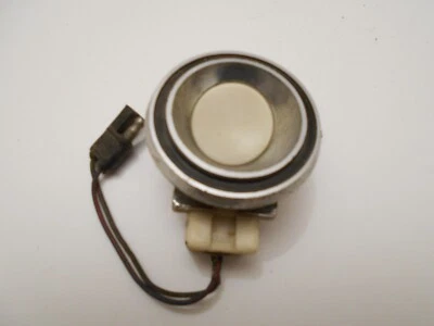 Ford Mustang Mach 1 Fastback 1970 fabricante de equipos originales panel de vela trasero de plástico luz de cortesía Foto 1 de 4