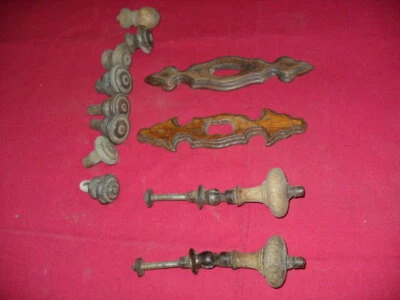 LOT BOUTON DE TIROIRES ET ENTREES DE SERRURES EN BOIS - Photo 1/3