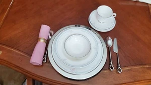 Carnation by ROYAL DOULTON 7pc Place Setting - Picture 1 of 21