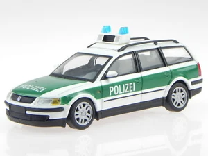 VW Passat Variant B5 policia coche en miniatura Schuco 1:43 - Imagen 1 de 4